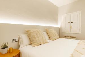 Cama o camas de una habitación en Bravissimo Apartaments Mora 4