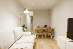 Zona de estar de Bravissimo Apartaments Mora 4