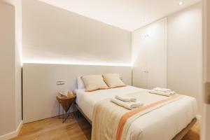 Cama o camas de una habitación en Bravissimo Apartaments Mora 4
