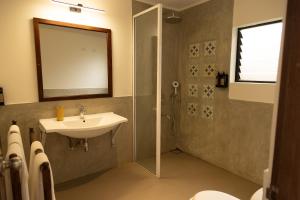 A bathroom at Neevana Hotel Hikkaduwa