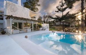 Πισίνα στο ή κοντά στο Villa Claire
