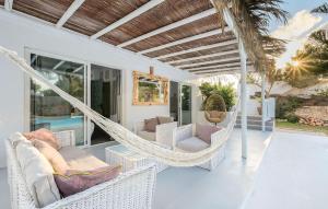 Πισίνα στο ή κοντά στο Villa Claire