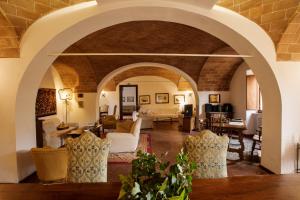 a living room with an archway and a living room with furniture at Timeless Elegance in Poggibonsi