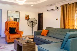 Uma área de estar em Luxurious 3-Bedroom Apartment in Heart of Lagos