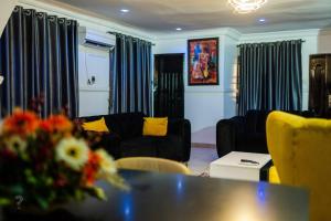 Zona de estar de 2 Bedroom Luxury Apartment with Pool -24Hrs Power -PS4
