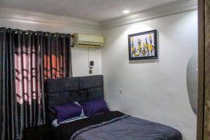 Cama o camas de una habitación en 2 Bedroom Luxury Apartment with Pool -24Hrs Power -PS4