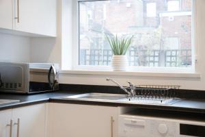Dapur atau dapur kecil di NEW! Spacious 4BR in Sidney
