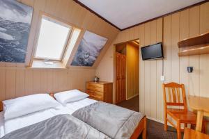 Un pat sau paturi într-o cameră la Willa Relaks - doskonała lokalizacja, blisko restauracji, term i wyciągów narciarskich