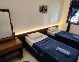 Postel nebo postele na pokoji v ubytování Berlian Resort Cipanas