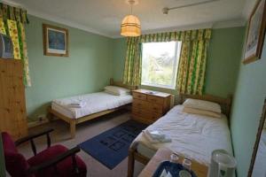 A bed or beds in a room at Ingledene Guest House