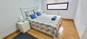 a bedroom with a large bed with blue pillows at Santana Apartment Metro in Las Arenas