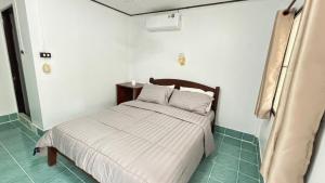 Postel nebo postele na pokoji v ubytování Alanta aonang resort
