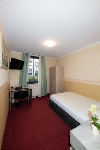 Postel nebo postele na pokoji v ubytování Hotel Am Rathaus