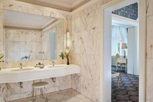 Baðherbergi á Hotel Imperial, a Luxury Collection Hotel, Vienna