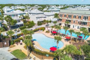una vista aérea de una piscina en un resort en Shop House Studio by Stay on 30A- Pool, Bikes, en Rosemary Beach
