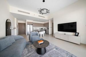 TV a/nebo společenská místnost v ubytování 2BR Grande Downtown, Burj Khalifa View