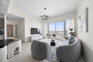 TV a/nebo společenská místnost v ubytování 2BR Grande Downtown, Burj Khalifa View