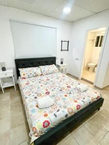 Katil atau katil-katil dalam bilik di Cosy Refurbished Apt City Centre +3 gambar