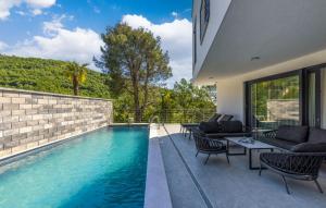 Bazén v ubytování Beautiful Villa Amelie in Opatija nebo v jeho okolí