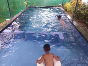 Bazén v ubytování Kuttickattil Pool Home Stay Kumarakom nebo v jeho okolí