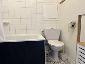Bilik mandi di SP150-003 Appt Studio 4 couchages SAINT PIERRE LA MER