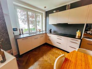 Billede fra billedgalleriet på Cozy Apartment with Stunning Lakeview i Brienz