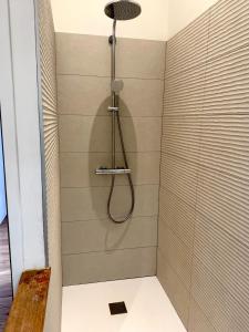 Phòng tắm tại L'Olivette,Garage, Jardin, Proche centre-ville