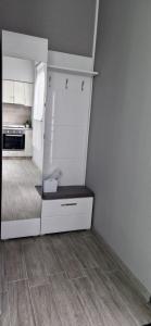 Η κουζίνα ή μικρή κουζίνα στο Apartmani i sobe Gromilovic