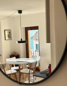 A seating area at Via Scale Apartments, Lake Como, Brienno