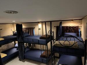Postel nebo postele na pokoji v ubytování Moon Dolphin Hostel