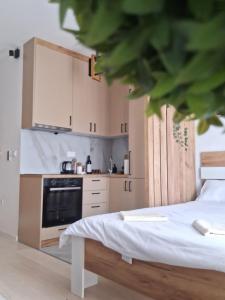 Dapur atau dapur kecil di Ella Lux Apartment