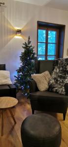 Posezení v ubytování Chalet Alpl - Ferienwohnung Waldblick mit Sauna, Kamin & Whirlwanne