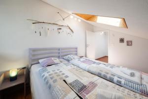 Charming Apartment-Prime Location客房内的一张或多张床位