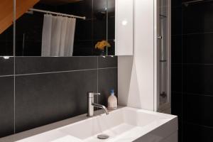 Charming Apartment-Prime Location的一间浴室