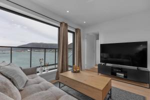 TV a/nebo společenská místnost v ubytování Northstay - Nyholmen Panorama, Fantastic Views, Sleeps 4