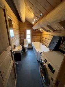 Φωτογραφία από το άλμπουμ του Cozy Cabin with Ski Trail Access σε Beitostol