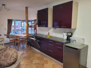 Η κουζίνα ή μικρή κουζίνα στο Ferienhaus BO
