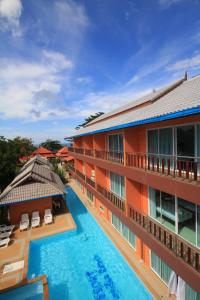 Bazén v ubytování Lanta Fevrier Resort nebo v jeho okolí