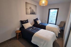 Postel nebo postele na pokoji v ubytování Beautiful T4 in new residence overhanging Briançon