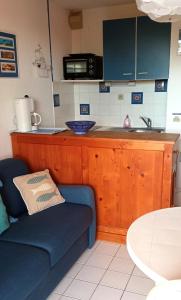 Kuchyňa alebo kuchynka v ubytovaní 4RB86 Appartement type T2 cabine dans résidence bord de mer à Collioure
