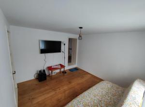 TV a/nebo společenská místnost v ubytování Casa Noastra