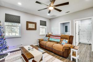 Zona de estar de Lake Fork Cabin with Boat Launch and Fishing Pier