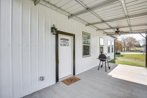 Imagen de la galería de Lake Fork Cabin with Boat Launch and Fishing Pier, en Quitman