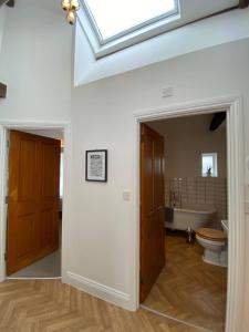O baie la The Penthouse Apartment, Sleeps 4, Town Centre
