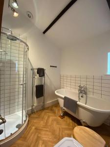 O baie la The Penthouse Apartment, Sleeps 4, Town Centre +21 fotografii