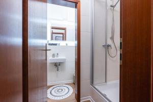 Bilik mandi di Apartment Gutenberg mit eigenem Stellplatz +97 gambar