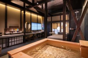 Nazuna Kyoto Higashi Honganji客房内的一张或多张床位
