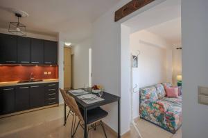 Kuchyň nebo kuchyňský kout v ubytování Ascuri Apartment