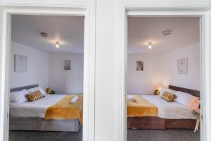 ブリストルにあるFlat 3 Sunnyside Contractor Long Stay by ShortStayUKの2ベッド 2鏡付きの部屋 +10枚の写真