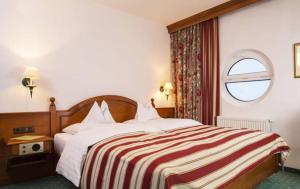 Posteľ alebo postele v izbe v ubytovaní Alpenhotel St.Christoph
